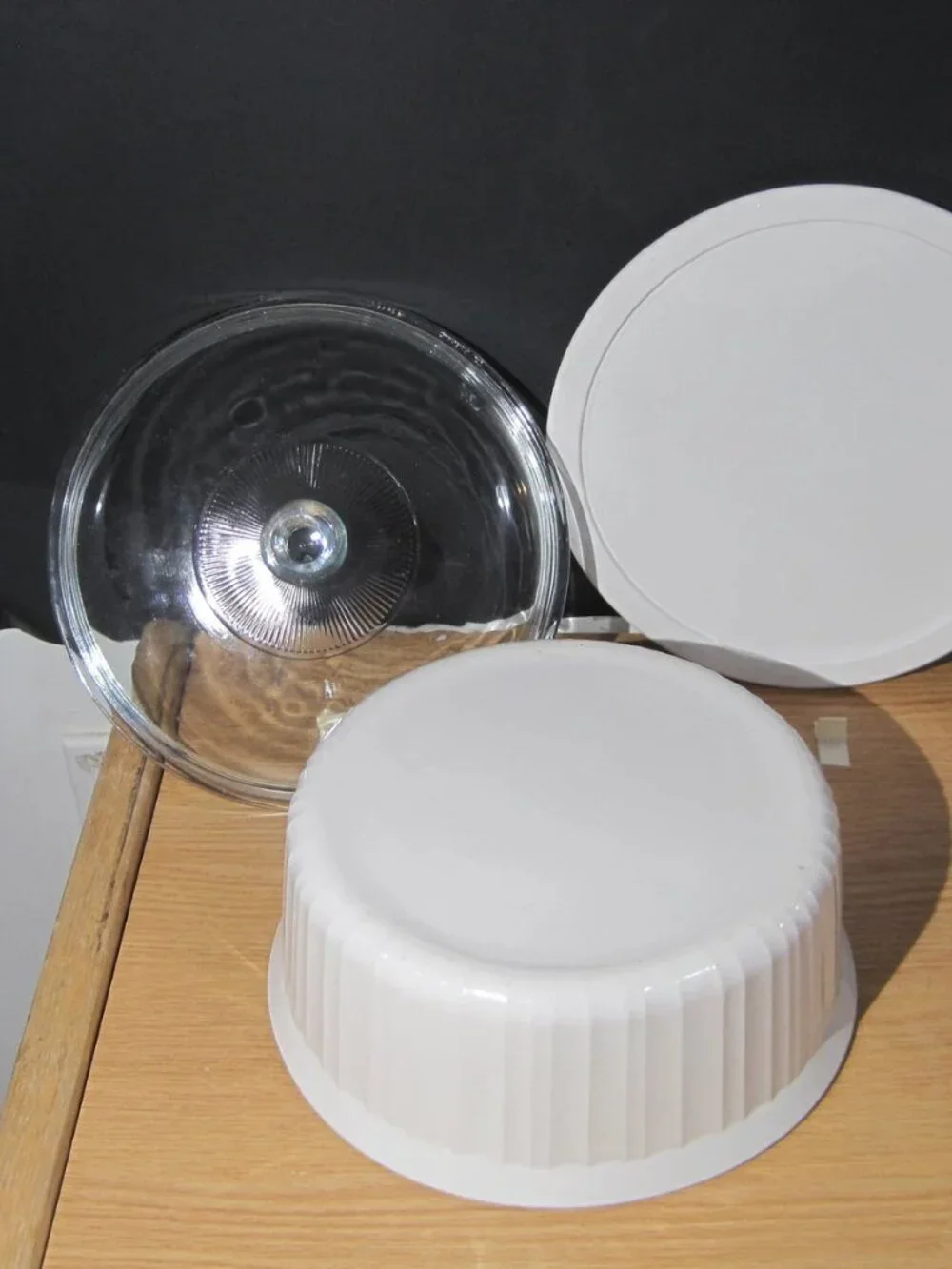 Vintage 2.5 Qt. French White Round Baking Casserole F-1-B with 2 New Lids